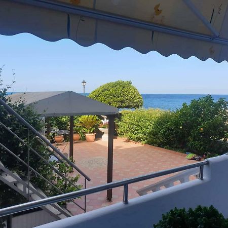 Family Sea & Garden View Apartment Превеза Экстерьер фото